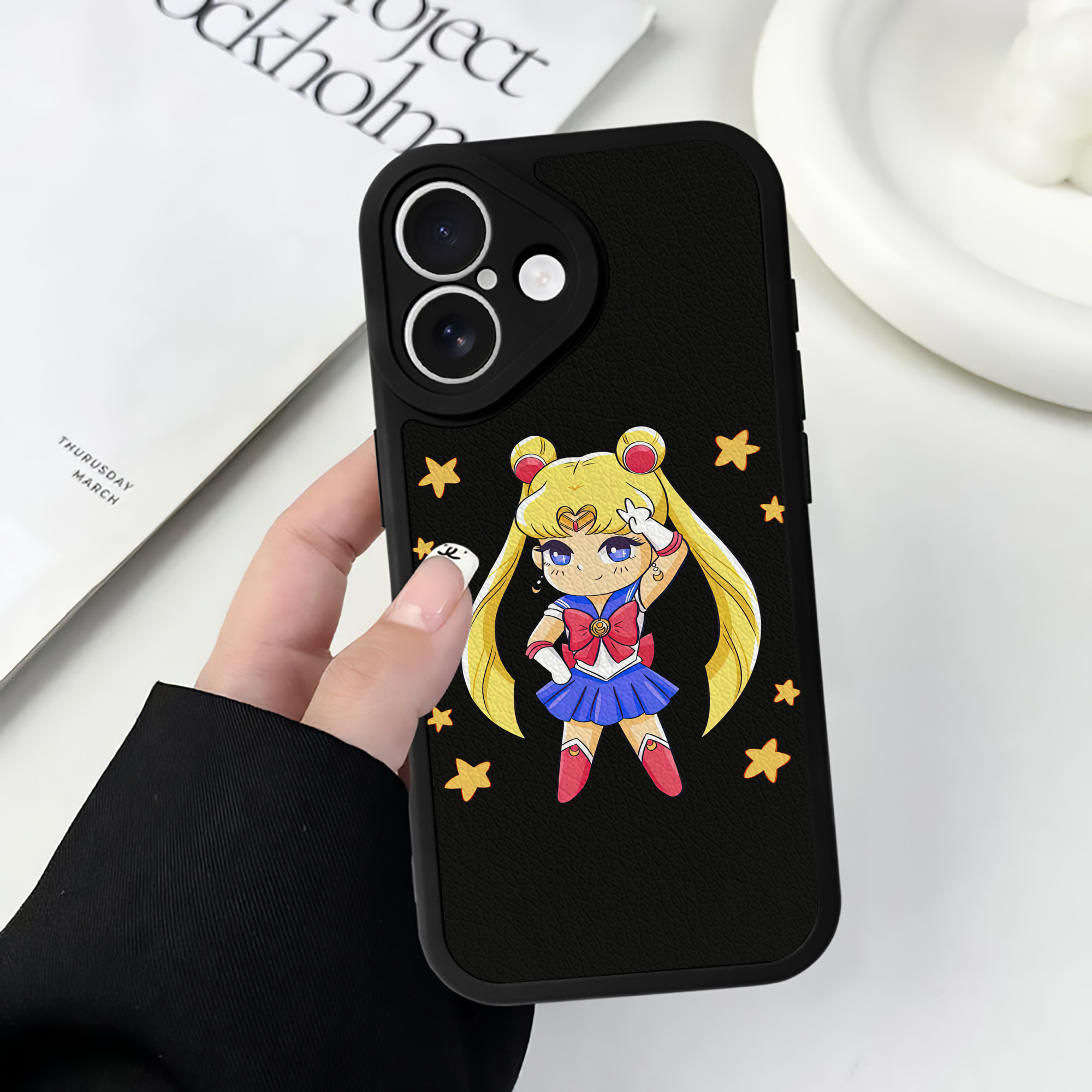 （画像用） 美少女戦士セーラームーン 月野 うさぎ つきの うさぎ Sailor Moon Tsukino Usagi 【iPhone 16シリーズ対応】シリコンスマホケース（レザー調） 材質：シリコン